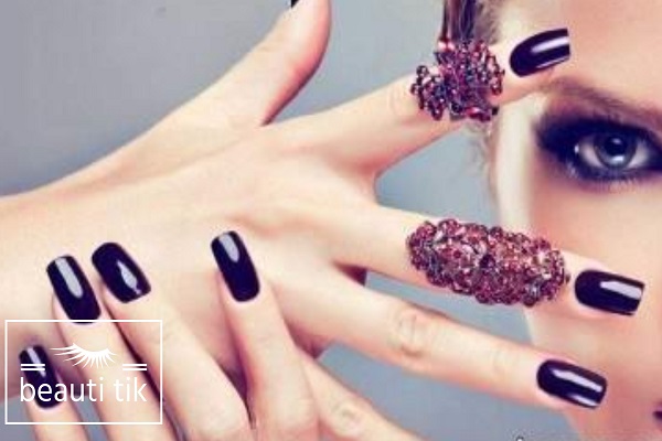 معایب کاشت ناخن دخترانه