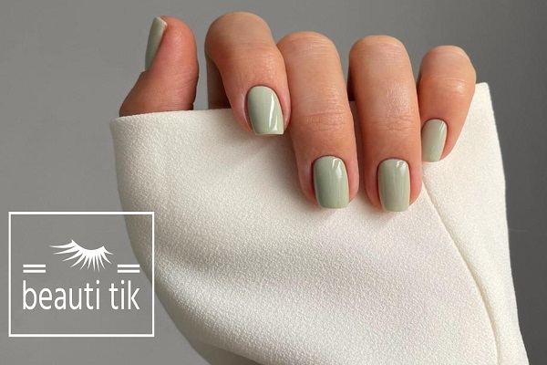 کاشت ناخن دخترانه ساده