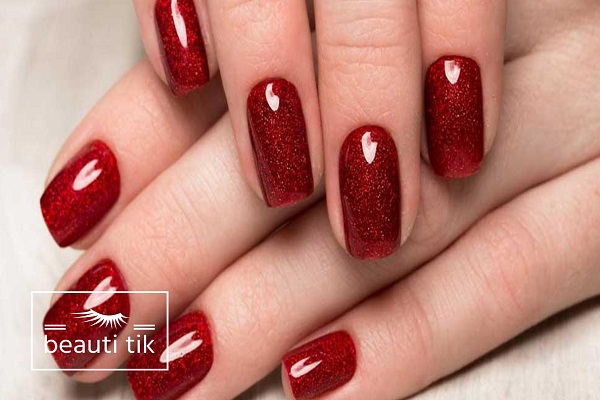 کاشت ناخن قرمز کوتاه؛ زیبایی در سادگی!