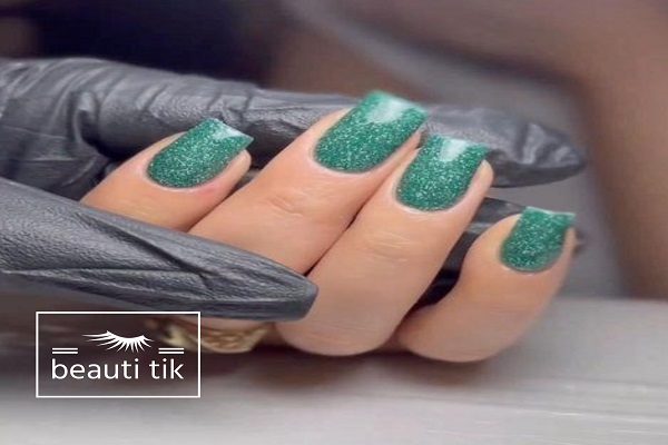 قیمت کاشت ناخن اکلیلی 