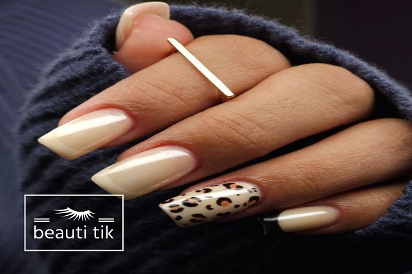 قیمت کاشت ناخن در سالن سالت بیوتی تیک شرق تهران