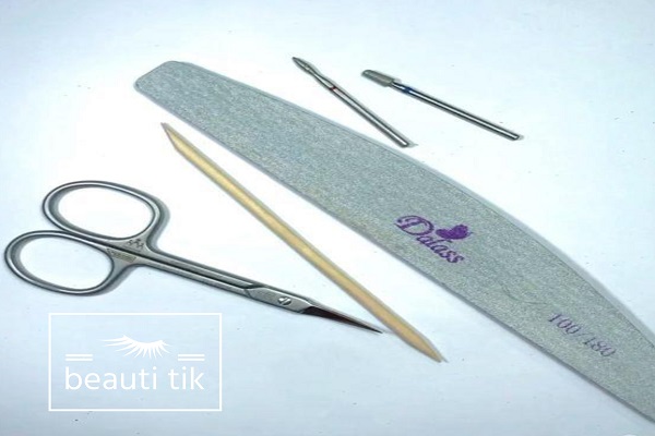 وسایل مورد نیاز برای آموزش کاشت ناخن در تهران