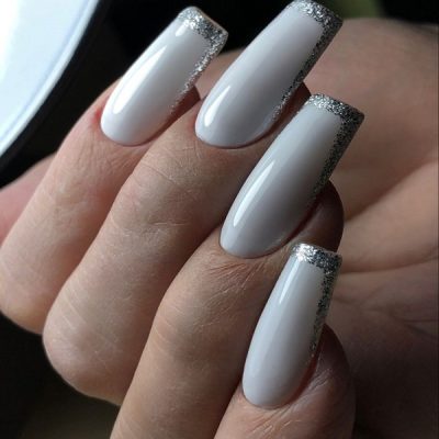 کاشت ناخن بلند سفید