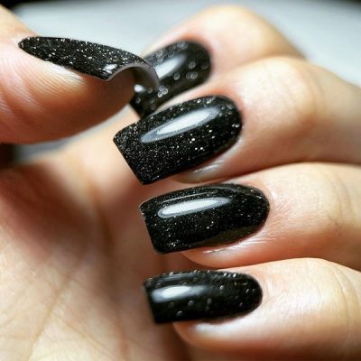 کاشت ناخن مشکی اکلیلی