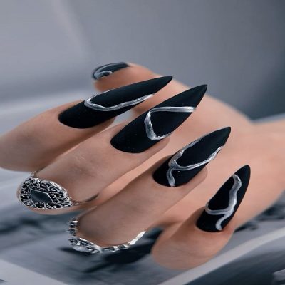 کاشت ناخن مشکی طرح‌دار