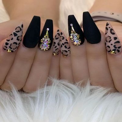 کاشت ناخن پلنگی مشکی