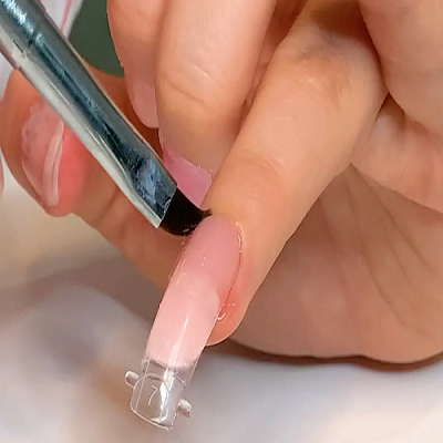 آموزش کاشت ناخن ژله‌ ای